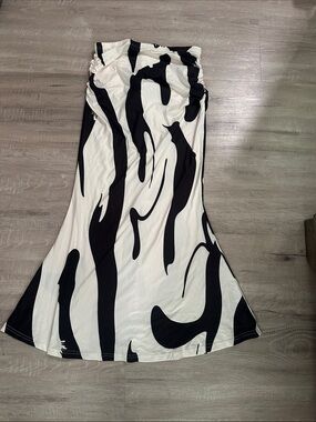 SHEIN Black & White Abstract A-Line Maxi Skirt